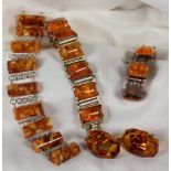 3 ARMBÄNDER UND MANSCHETTENKNÖPFE Bernstein 3 BRACELETS AND CUFFLINKS Amber