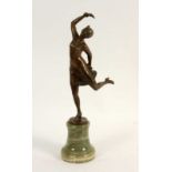 MICHEL, J. M. Österreichischer Bildhauer, um 1925 Art Déco Tänzerin. Patinierte Bronze auf grünem