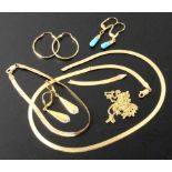 KONVOLUT GOLDSCHMUCK 333/000 Gelbgold. 3 Paar Ohrringe, 2 Halsketten und Armkette. Brutto ca. 14,