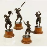 VIER TANZENDE MUSIKER Südostasien um 1900 Bronzefiguren auf Holzsockeln. H. ca. 21cm. Teils besch.
