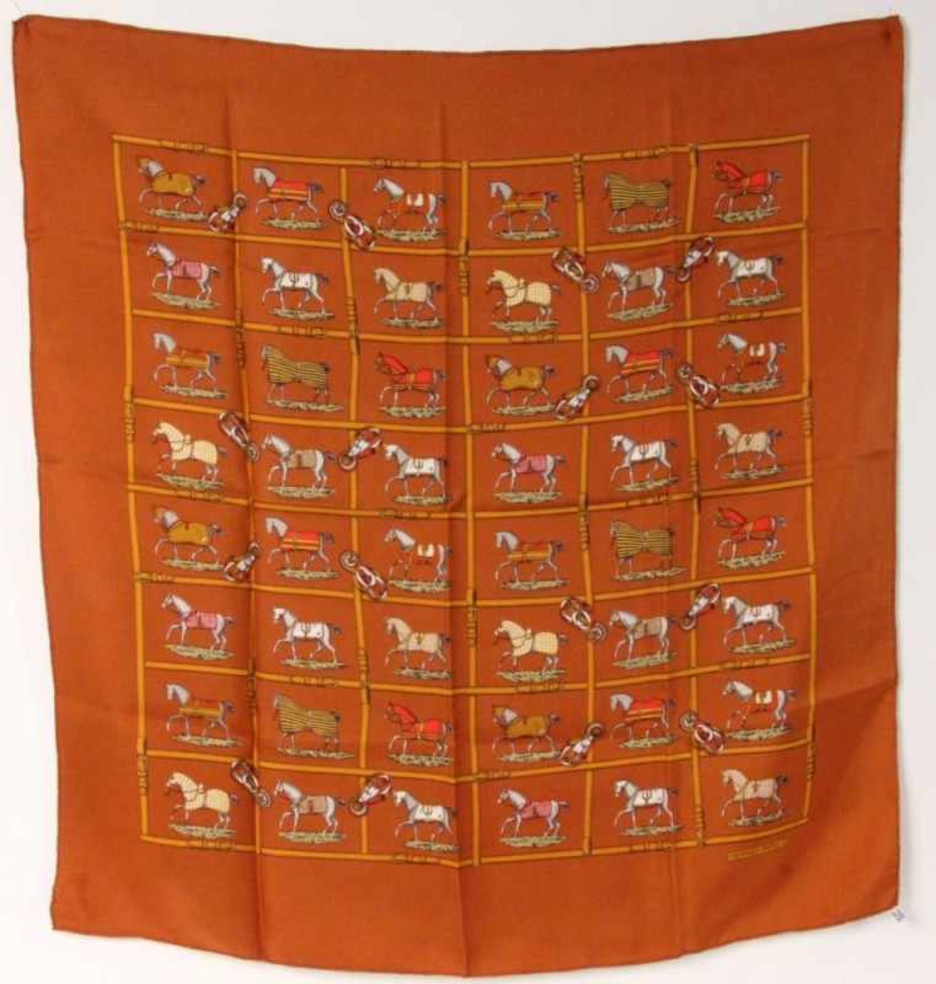 HERMES CARRÉ SCHAL Mit 48 Pferden. Seide, 75x75cm AN HERMES SQUARE (CARRE) SCARF With 48 horses.