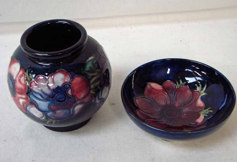 A William Moorcroft Anemone pattern vase, of bulbous form, 14cm high, together with a Moorcroft