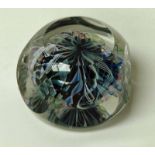 A St Louis crystal paperweight with five facets to the sides and top facet, 7.5cm diameter