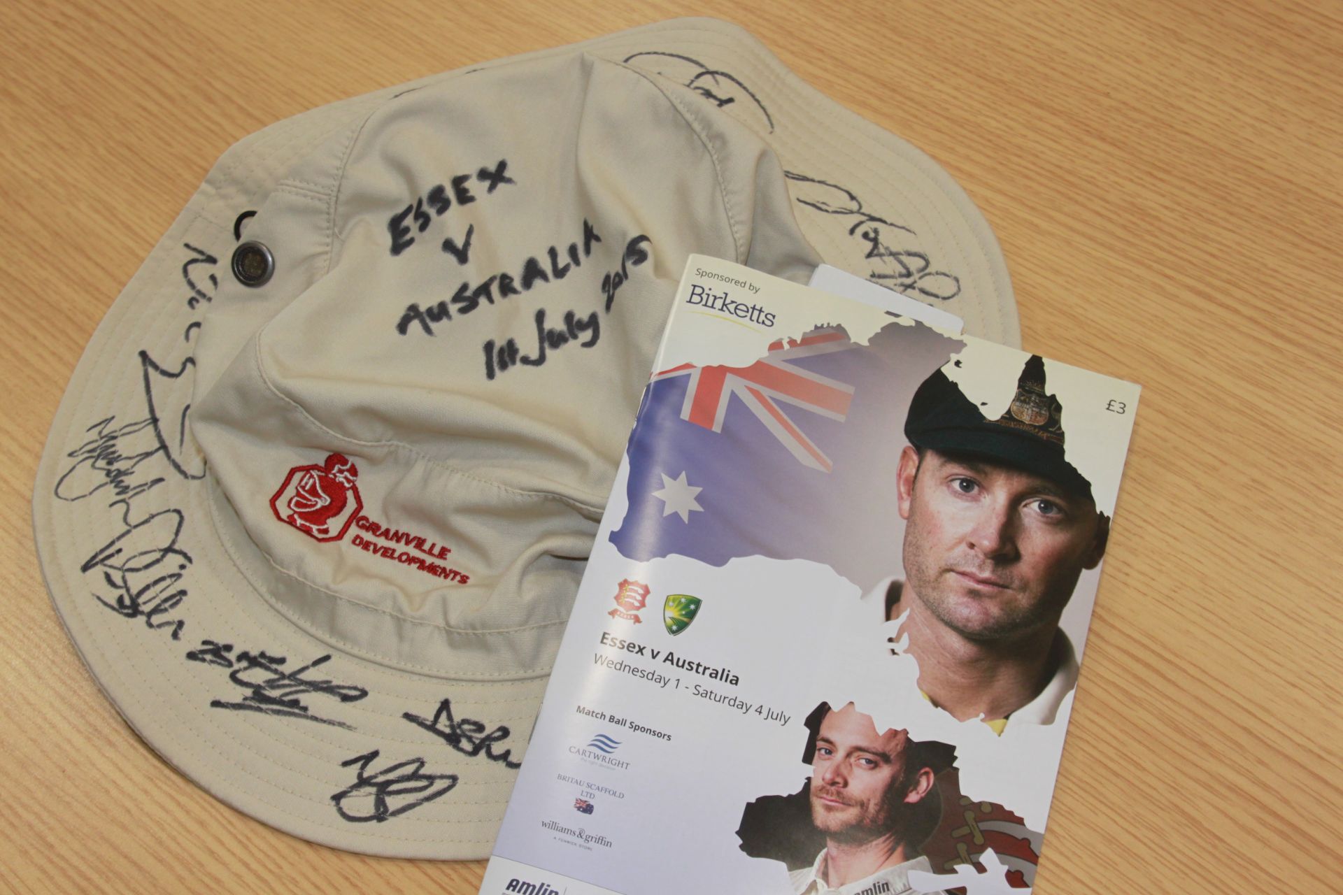 Signed hat by the 2015 Australian Cricket Team - Image 2 of 3