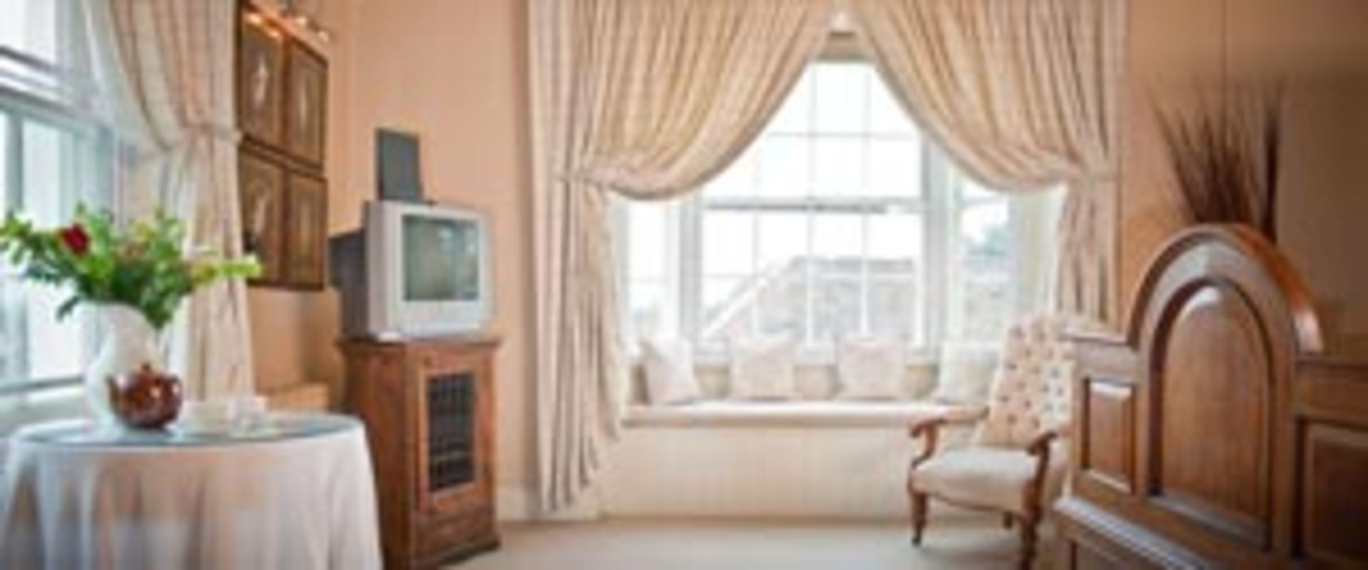 The Black Lion Hotel in historic Long Melford invites you and a guest to a wonderful one-night stay - Image 3 of 4