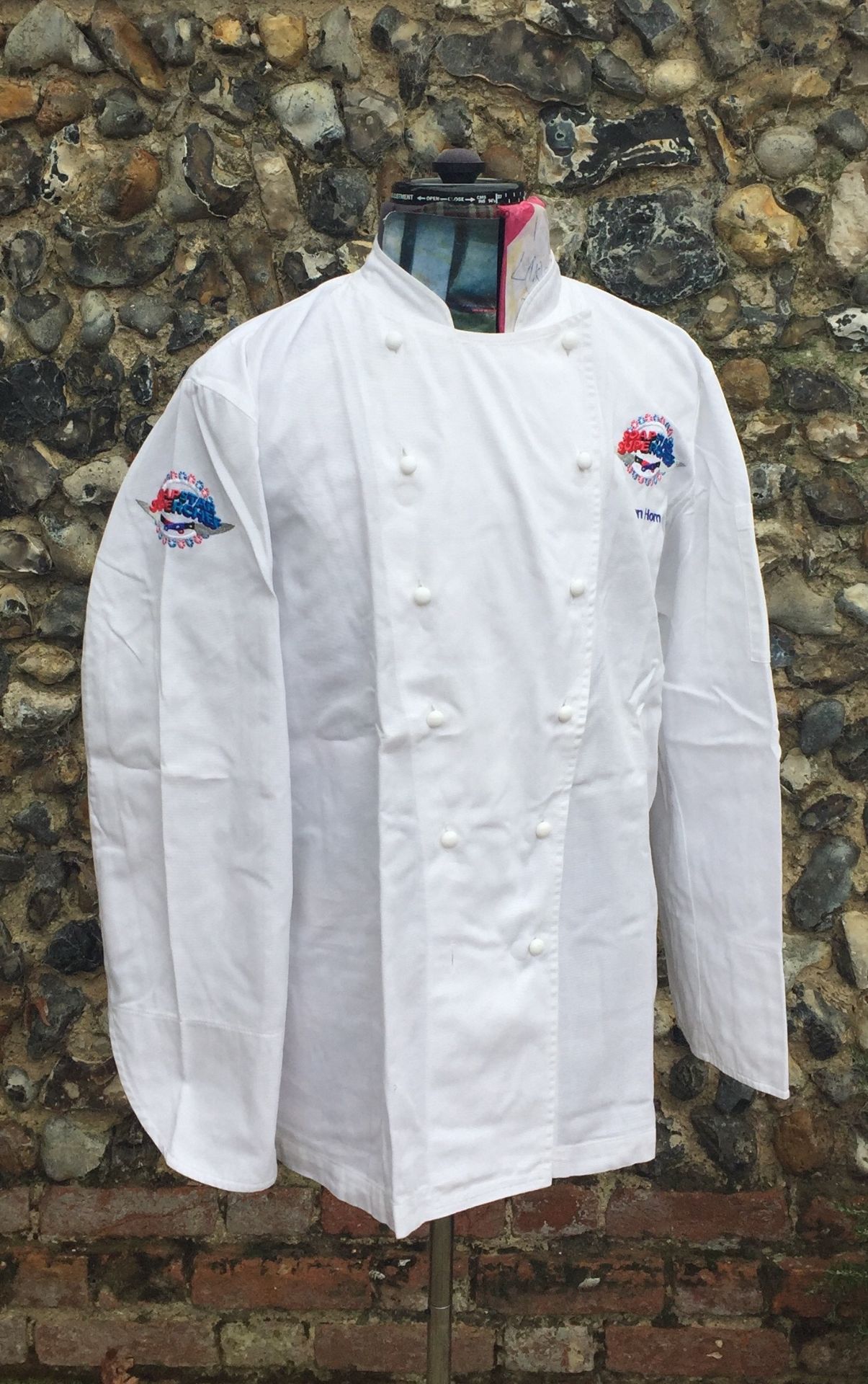 Own Chef Ken Hom OBE own celebrity chef white jacket - Image 5 of 6