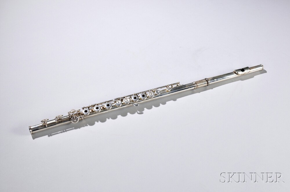 American Silver Flute, Verne Q. Powell, Boston, 1933, engraved on the head joint VERNE Q. POWELL / - Image 3 of 4