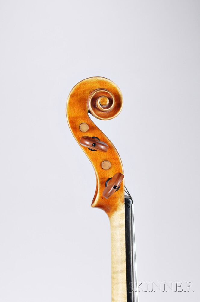Violin, 20th Century, labeled Giuseppe Pedrazzini / Cremonese / fece in Milano l'Anno 1922., - Image 2 of 3