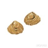 18kt Gold Earclips, Elizabeth Gage, London, 2005, each with granulation and wirework, 20.8 dwt,