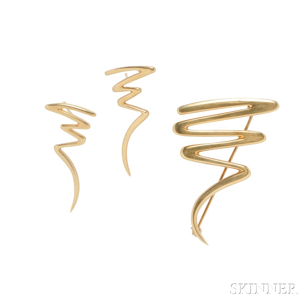 18kt Gold "Squiggle" Brooch and Earrings, Paloma Picasso, Tiffany & Co., lg. 1 7/8, 1 1/4 in.,