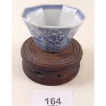 An 18th century Chinese blue and white octagonal small tea bowl with floral decoration, 3.5cm high