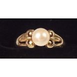 A 9 carat gold pearl ring