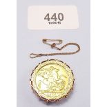 A gold mounted sovereign brooch 1915, total weight 11.2g