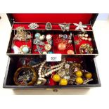 Various costume jewellery