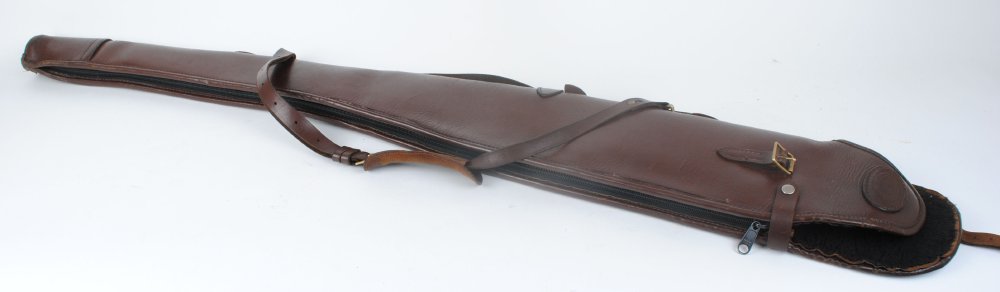 Leather gun slip by Parsons with fleece lining, zip and buckle