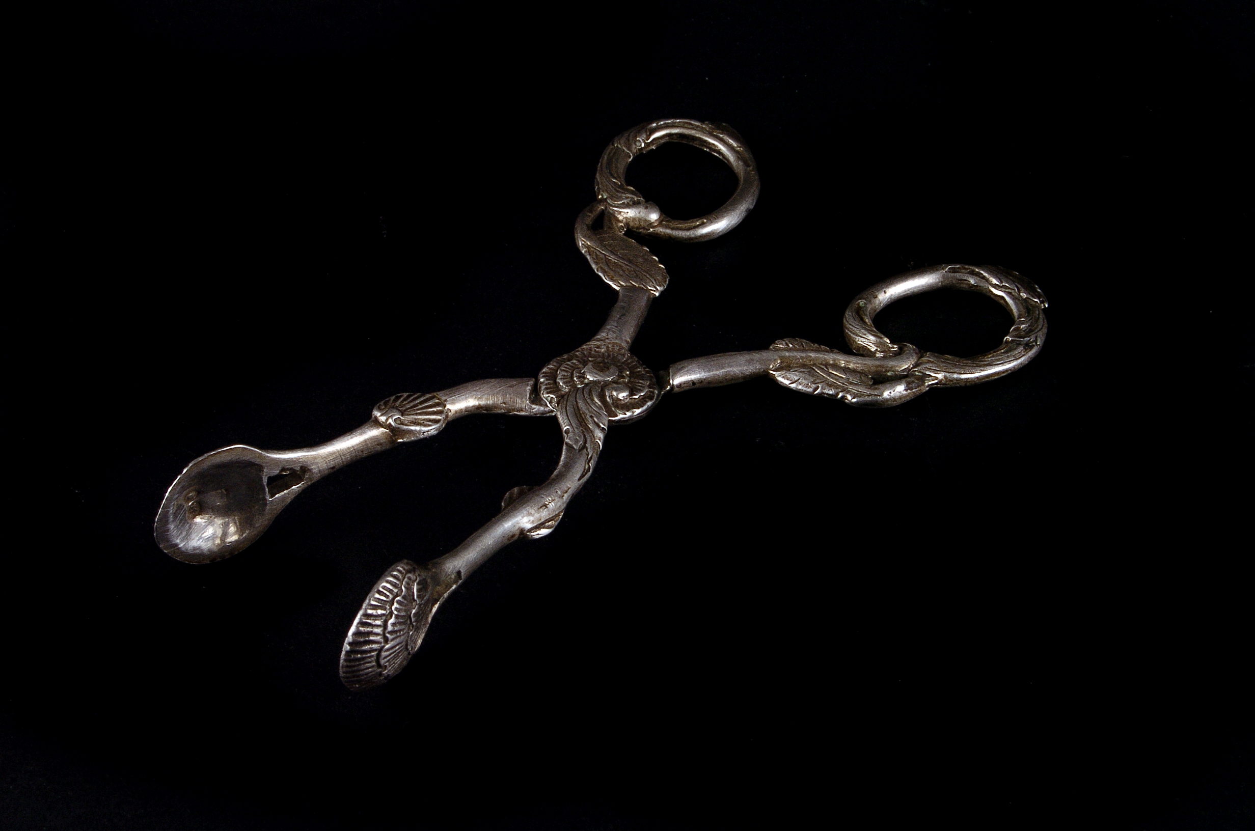 A pair of Victorian sugar tongs, London 1851, with scrolling vine handles, 1.5ozt.