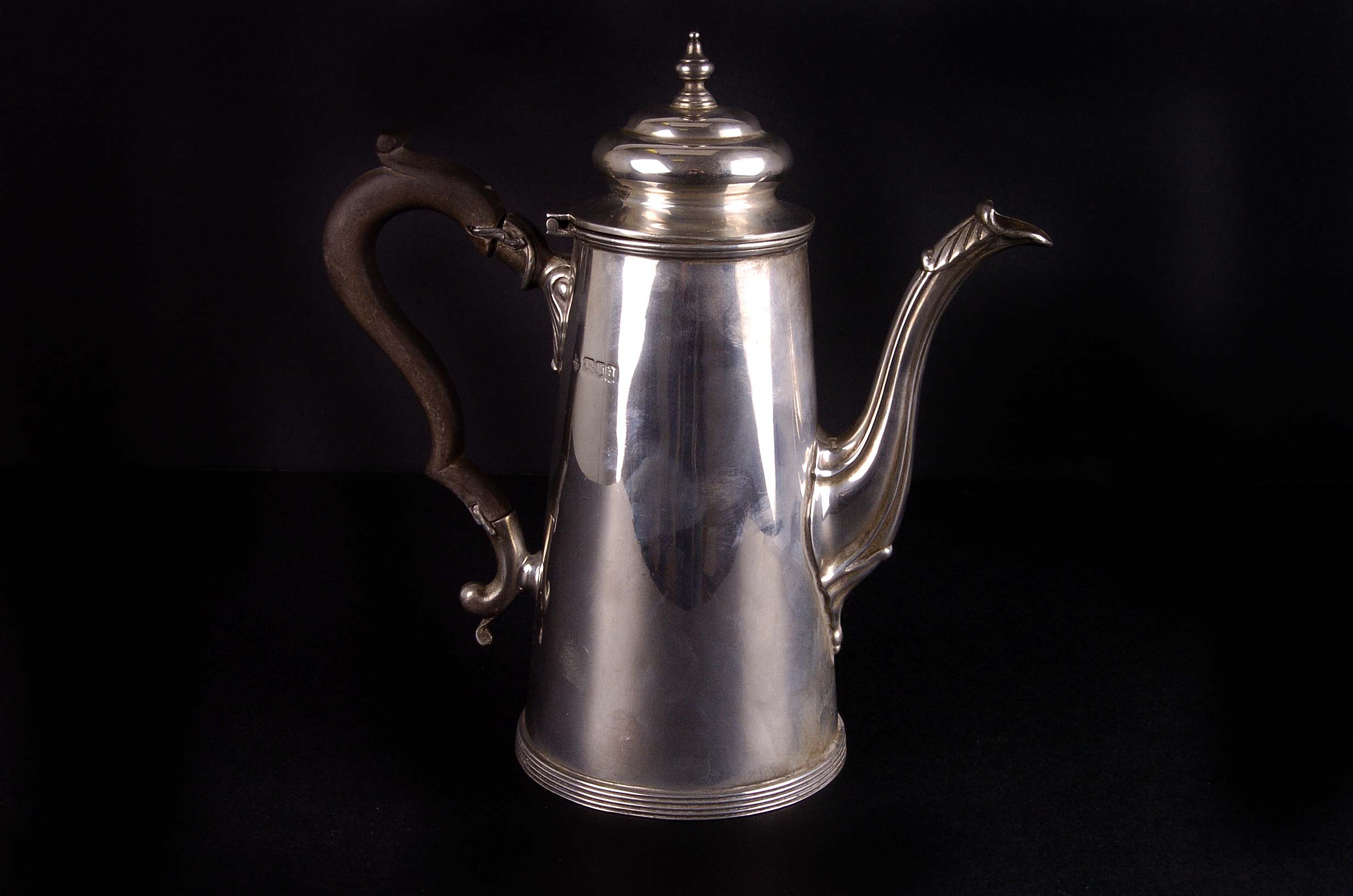 A silver George V coffee pot, London 1916 by Horace Woodward & Co. Ltd. 15ozt.