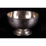 An Edward VII silver punch bowl, London 1909 by Daniel & John Welby 21ozt.
