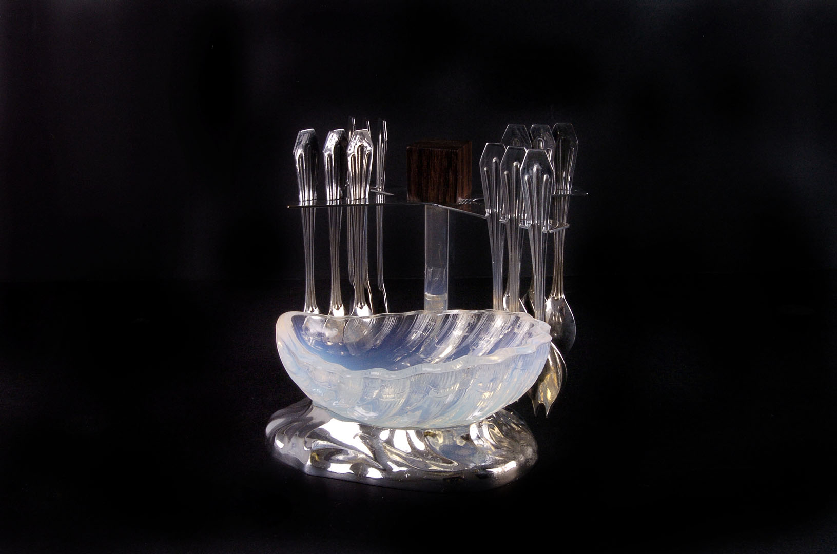 A Sabino style  opalescent glass canape dish,  mounted on a plated stand, together with twelve tined