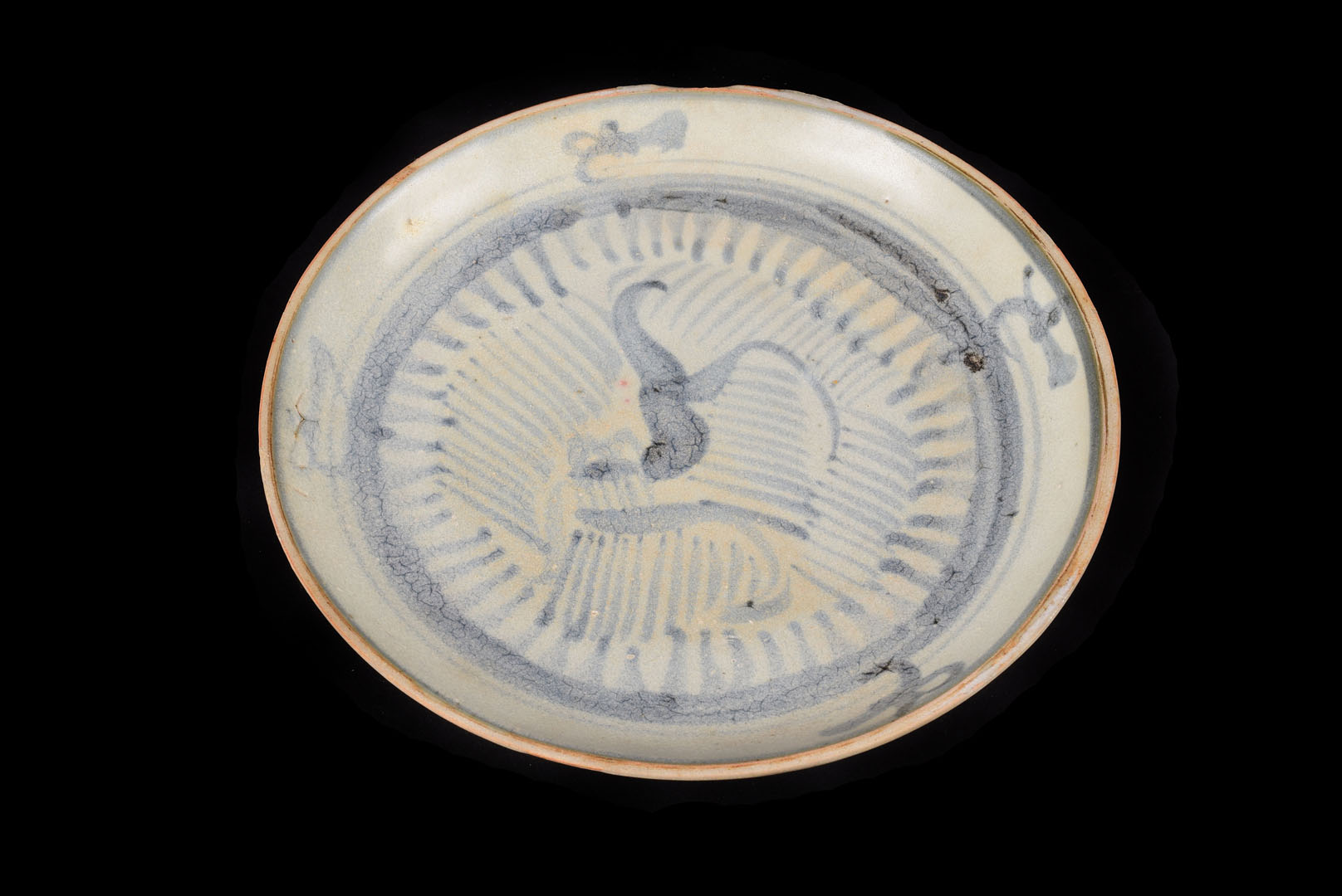 An early 19th century Chinese kraakware porcelain plate, heavily faded design, 18cm diameter