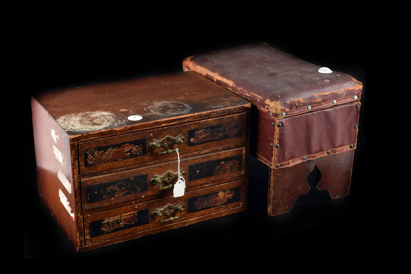 A mahogany veneer three drawer specimen chest, with partitions to top drawer and Edwardian brass