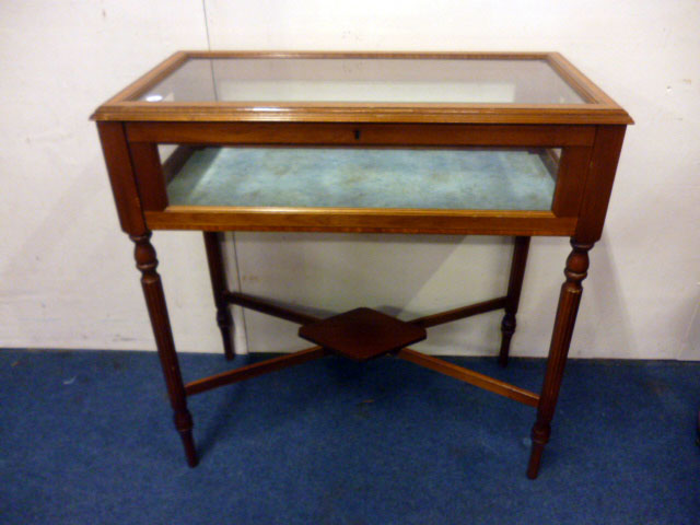 An Edwardian style bijouterie cabinet, on fluted legs with x-frame stretcher 83cm W
