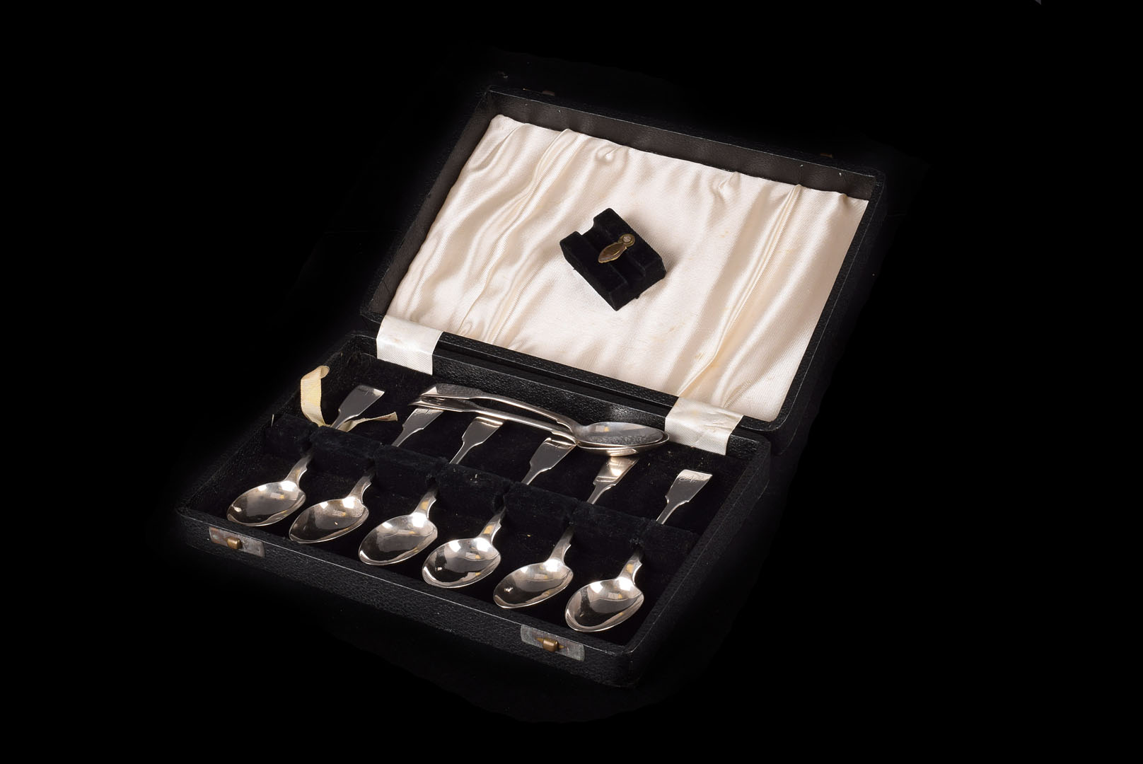 A set of six William IV silver teaspoons by William Theobalds, c1830 London, each with initial N,