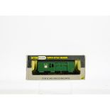 Rare Wrenn 00 Gauge Wagons, W.4315X SR Green Horse Box x 3, all in dot stamped original Wrenn long