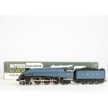 A rare Wrenn 00 Gauge W2209AM2 LNER A4 'Golden Fleece' 4-6-2 Locomotive and Tender No. 4495, in