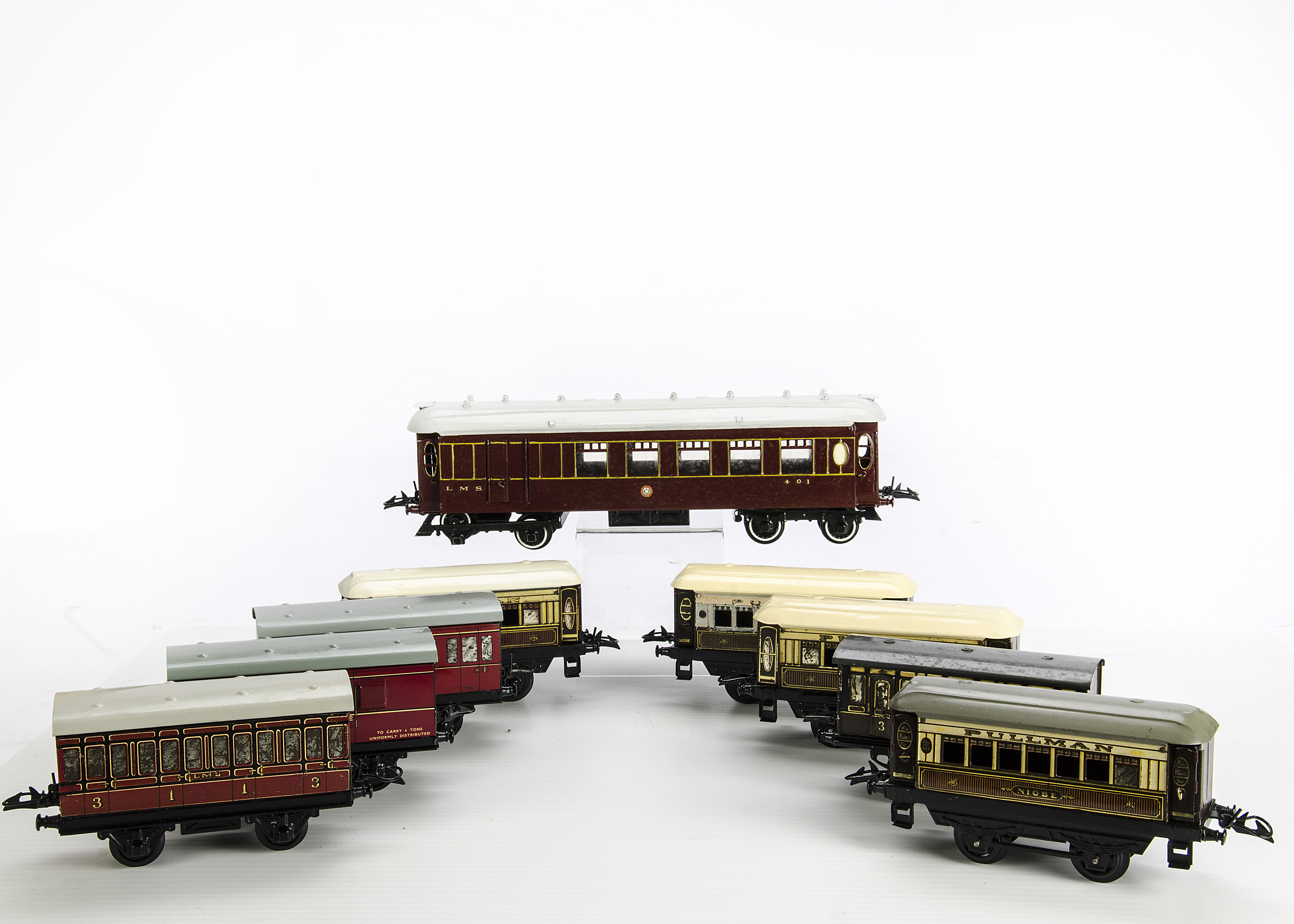 Hornby O Gauge Coaching Stock, most with repainted areas, including No 2 Spl Pullman repainted in