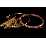 Five 9ct gold and yellow metal items of jewellery, including a torsion bangle, a bangle, a rope