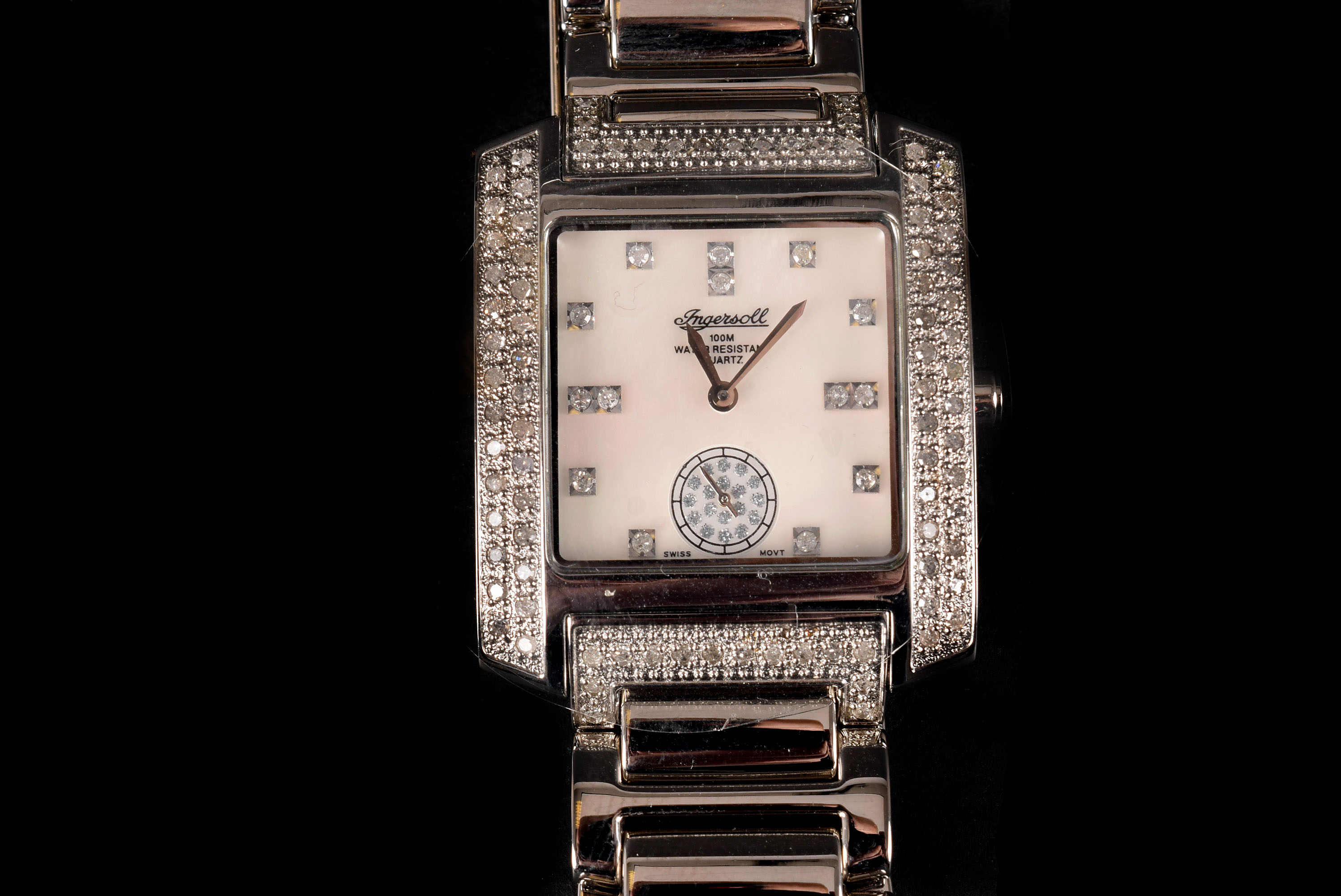 A modern Ingersoll Diamond lady's wristwatch, in stainless steel, with diamond set bezel and