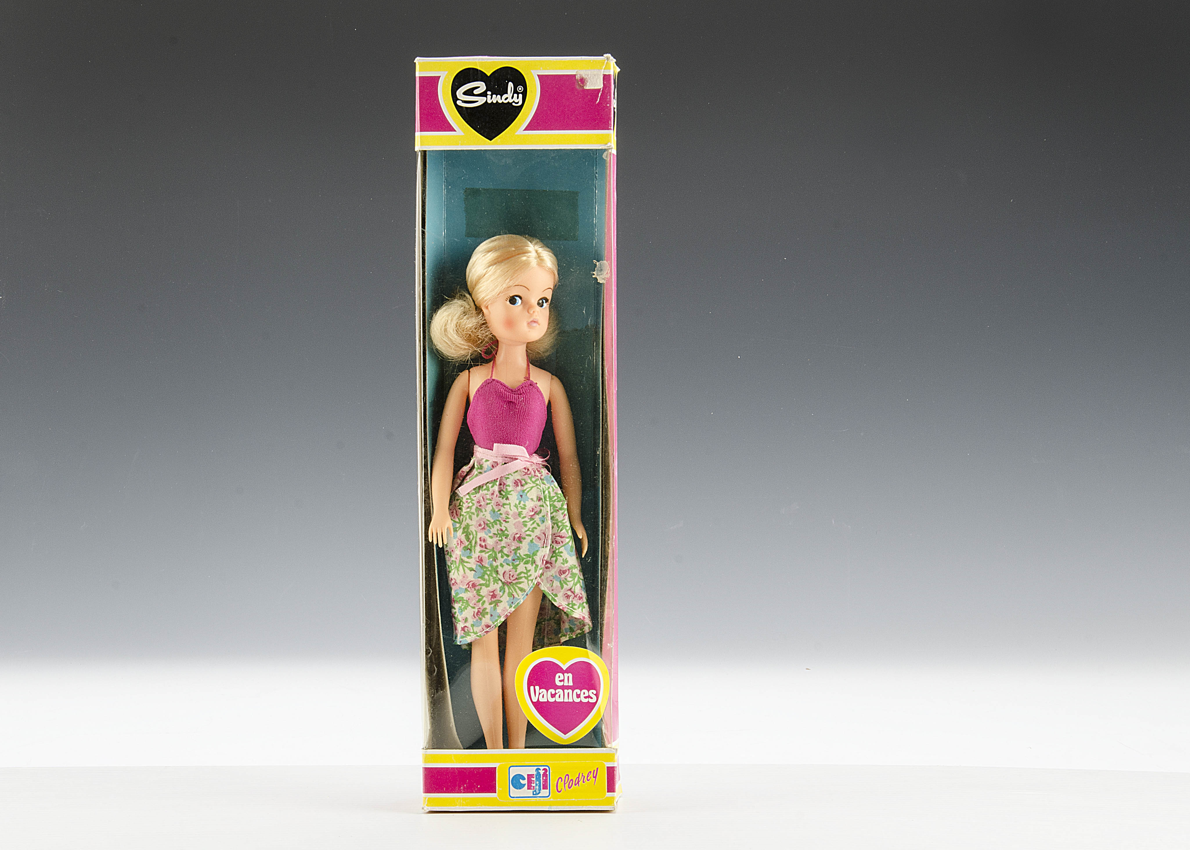 A Pedigree Sindy en Vacances, with blonde hair, pink swim suit and wrap-round floral skirt, in