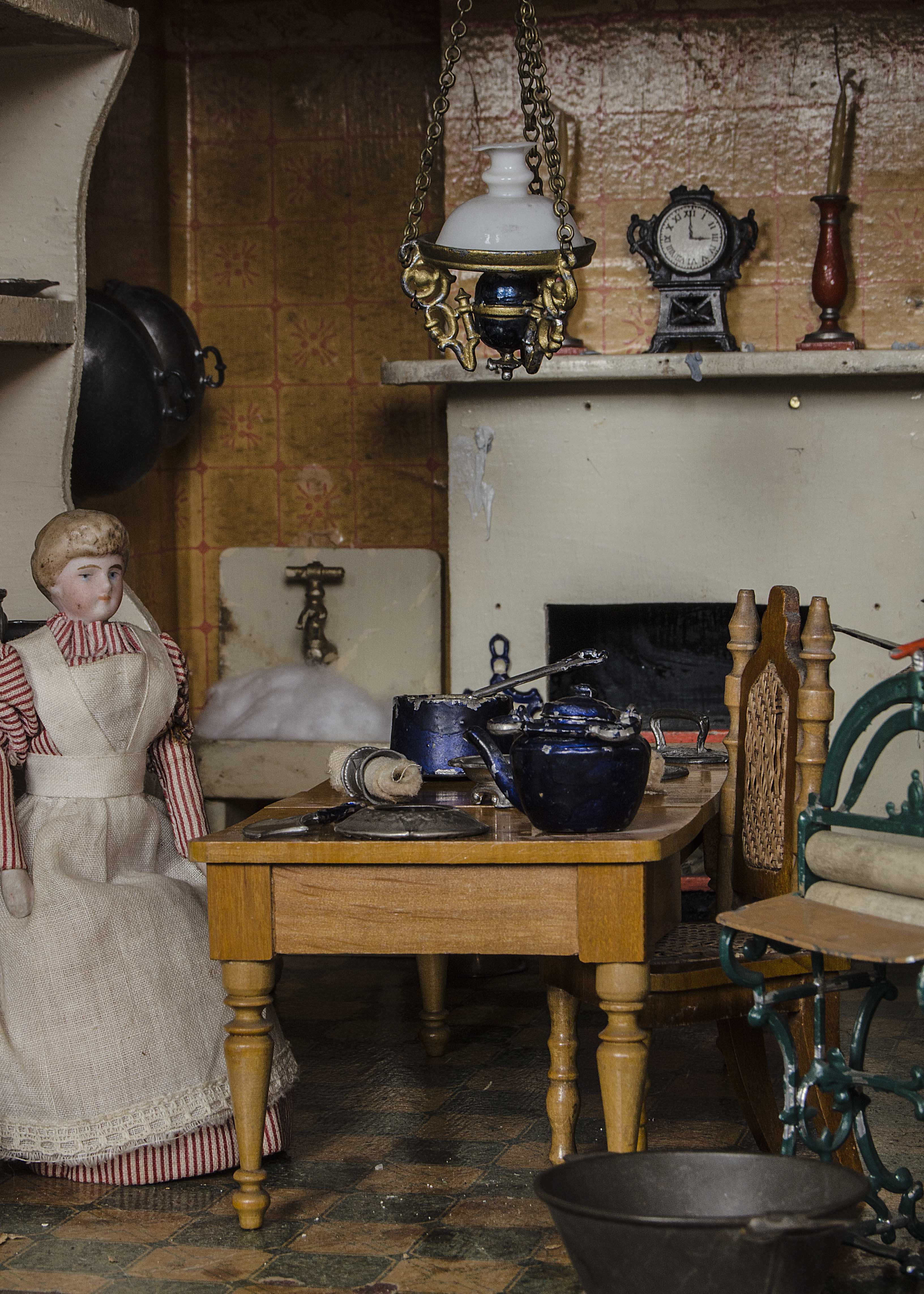 Penrhyn House, a large and unusual G & J Lines dolls’ house with coach house and pull-out garden, - Image 6 of 8