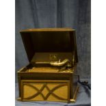 Table grand gramophone: an HMV model 104 with 5a soundbox, in oak case (replacement grille cloth and