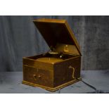 Table grand gramophone: an HMV Model 109 in mahogany case, with No 4 soundbox and hand-released