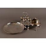 A silver plated egg waiter, together with a set of four German silver miniature napkin rings