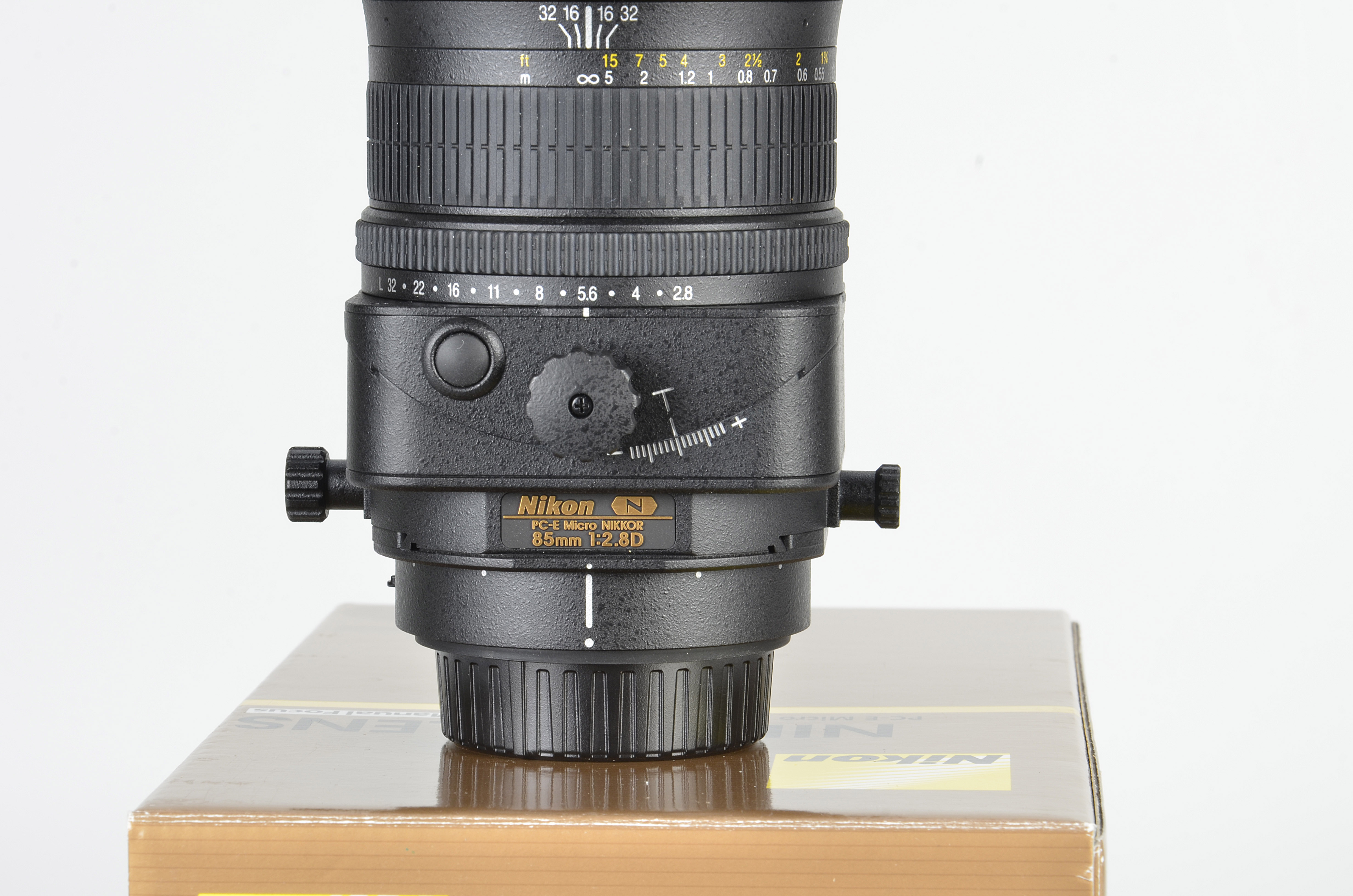 A Nikon PC-E Micro-Nikkor f/2.8 85mm Lens, black, serial no. 205976, body, E, elements, E, in - Image 2 of 2