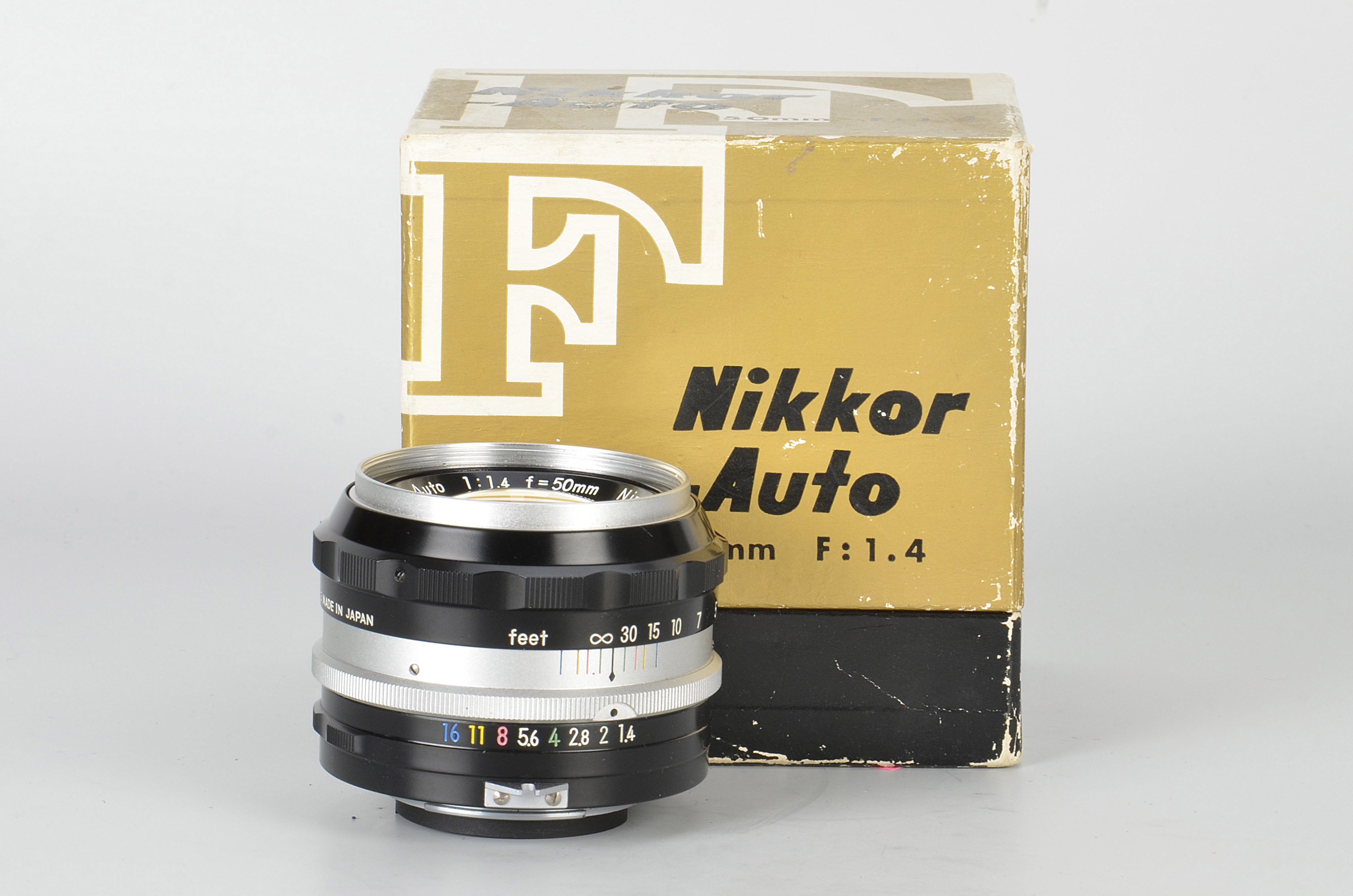 A Nikon Nikkor-S f/1.4 50mm Lens, black, serial no. 369701, body, E, elements, VG-E, in maker’s