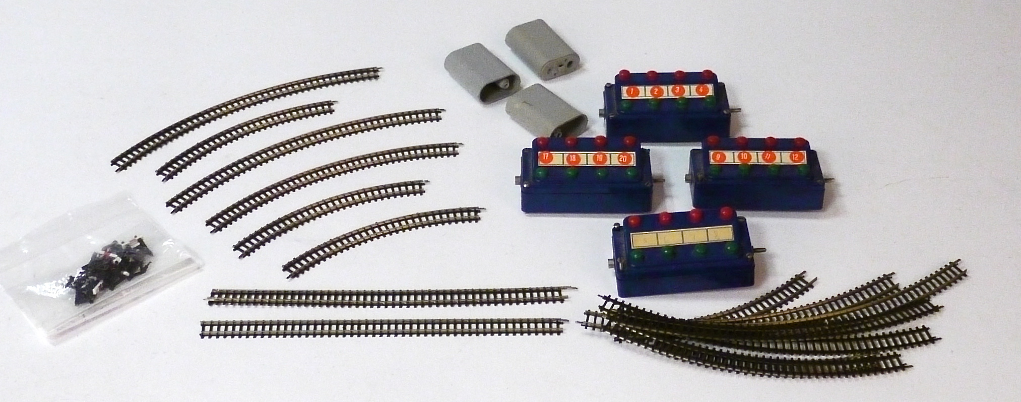 Marklin Z Gauge Unboxed Track, including 5 turnout points, 4 multiple-switch units, various straight