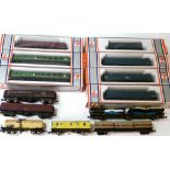 Lima N Gauge Bogie Rolling Stock, including 2 Southern region Mk 1 coaches, 6 'Siphon G's' in