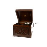 Table grand gramophone: an HMV 130 in oak case, with 5a soundbox (grille cloth defective, lid