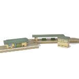 Hornby-Dublo 00 Gauge Pre-war green roof buildings, original Signal box, Island Platform with some