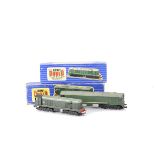 Hornby-Dublo 00 Gauge 3-Rail BR green Diesel Locomotives, L30 Bo Bo No D8000 with Totems in opposite