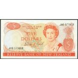 Reserve Bank of New Zealand, a group of notes comprising, (TBB B116, 117, 118, Pick 166b, 169c, 170