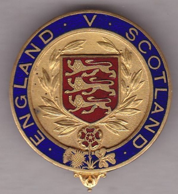 ENGLAND v SCOTLAND Large gilt and enamel badge, possibly gold but no hall-mark or manufacturer