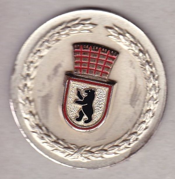 BERLIN-TOTTENHAM Inscribed medal in case commemorating the visit of Tottenham to Berlin, May 16-22