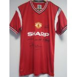 MANCHESTER UTD A replica shirt as worn by Manchester United in the 1985 FA Cup Final, signed using a