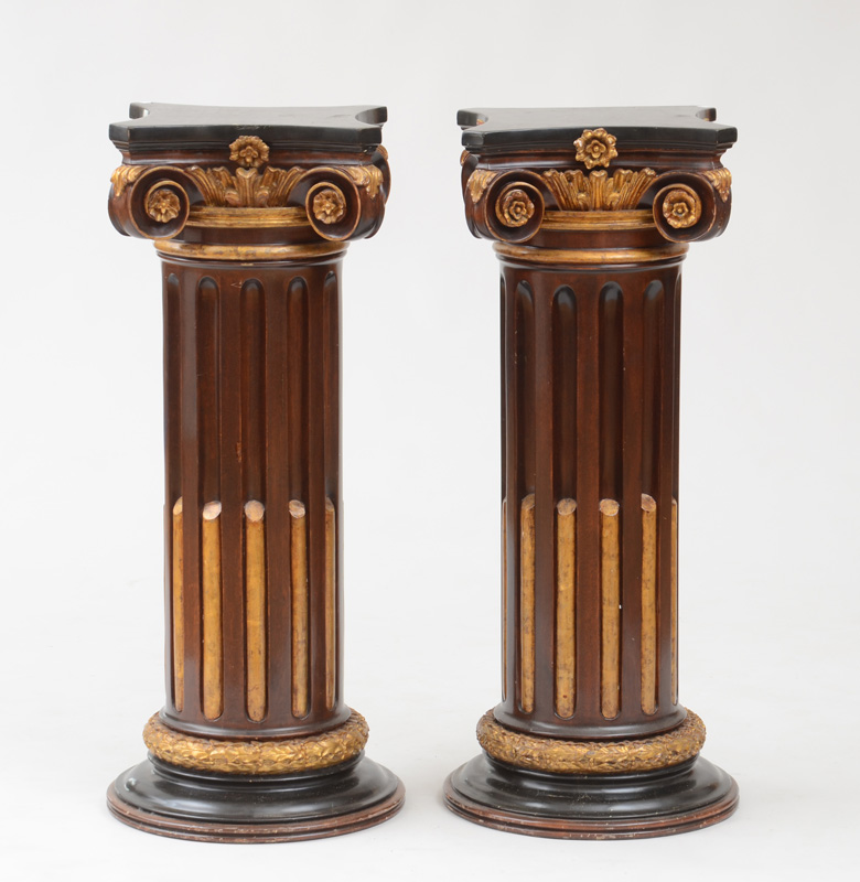 PAIR OF CONTINENTAL NEOCLASSICAL STYLE PAINTED AND PARCEL-GILT COLUMNAR PEDESTALS
