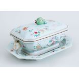 CHINESE EXPORT FAMILLE ROSE PORCELAIN RABBIT'S HEAD TUREEN, COVER AND PLATTER